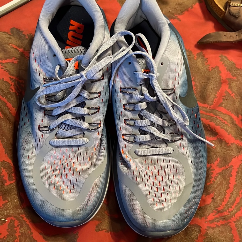 Mens Nike Running Shoe Like new Size 9 - Picture 2 of 3